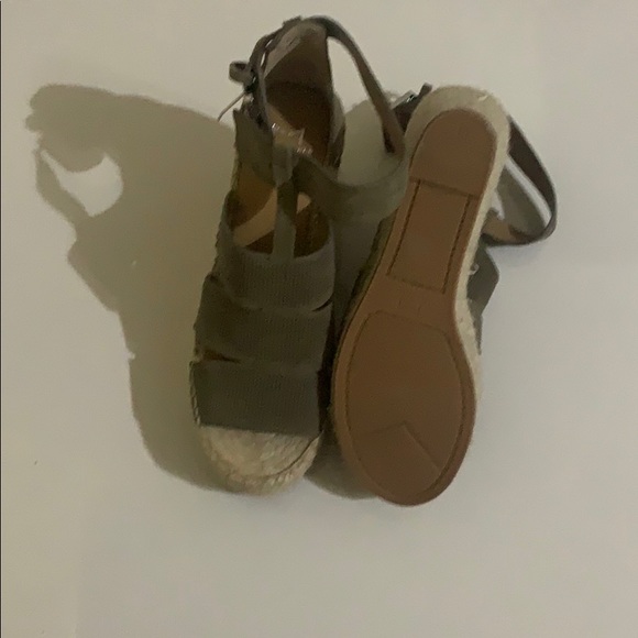 Marc Fisher Olive Green Wedges (NWOT) - Picture 2 of 2